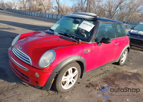 2006 Mini Cooper z USA, uszkodzony, nr VIN WMWRC33586TK16092